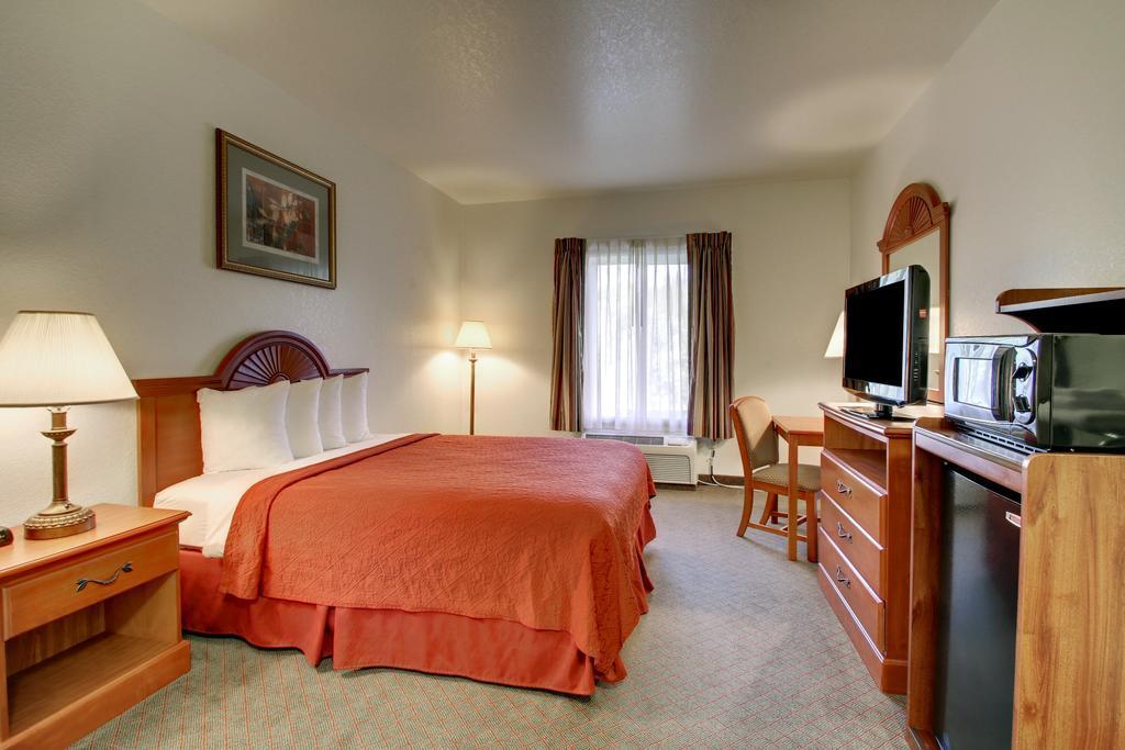 Quality Inn Junction City Near Fort Riley Dış mekan fotoğraf